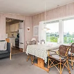 4 Person In Strand-by Traum *