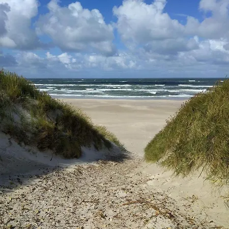 4 Person In Strand-by Traum דירה