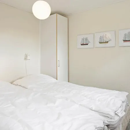 Apartment 4 Person In *