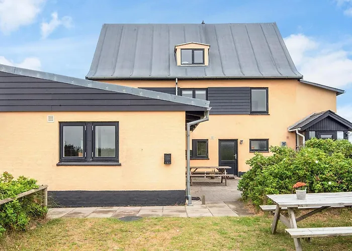 4 Person In Strand-by Traum *