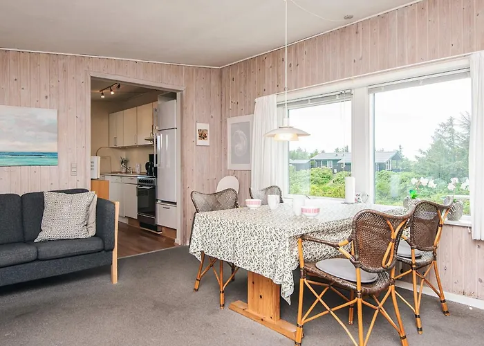 4 Person In Strand-by Traum *